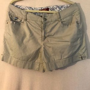 ❤️One 5 one shorts size 12 tan